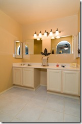 master bath at 4299 W Jupter Pl in Tucson, AZ